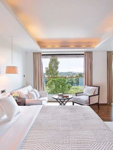 Geräumiges Zimmer mit modernem Design und Panoramafenstern