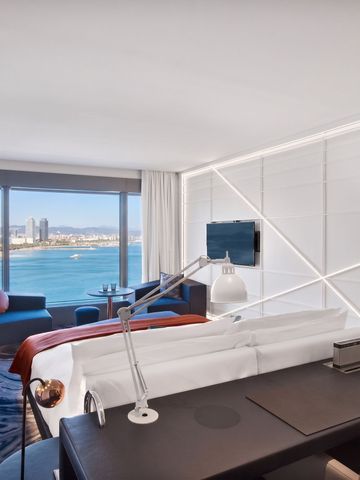 Helles Zimmer mit Panoramablick auf das Meer und stilvollem Interieur im W Barcelona