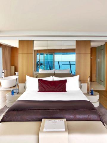 Luxuriöse Suite mit Meerblick und moderner Einrichtung