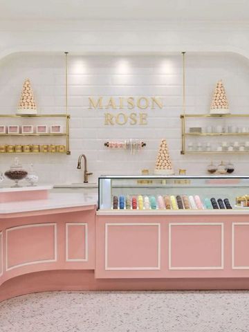 Elegante Patisserie Maison Rose mit Macarons und Süßigkeiten im Yacht Club