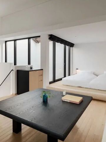 Großzügig geschnittenes Zimmer mit sitzbereich und gutem Lichteinfall