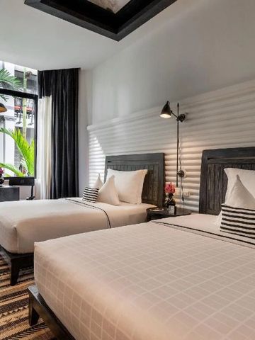 Modernes Gästezimmer mit zwei Betten im Shinta Mani Angkor