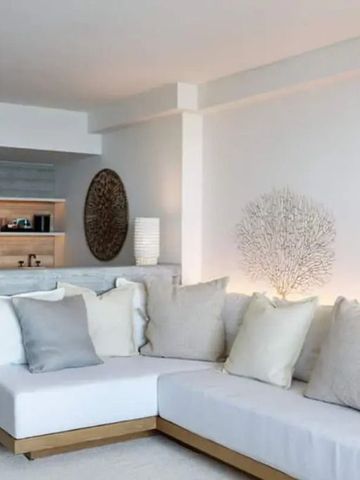 Gemütliche Lounge-Ecke mit Dekoration im 1 Hotel South Beach