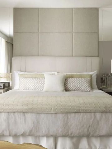 Elegantes Schlafzimmer mit großem Doppelbett im 1 Hotel South Beach