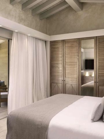 Luxus-Suite mit modernem Design und Blick auf die Terrasse