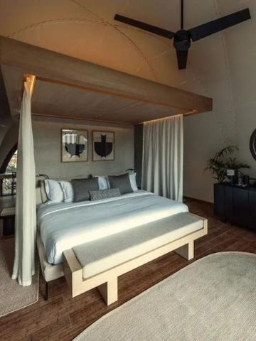 Luxus-Suite mit Baldachinbett und gemütlichem Ambiente