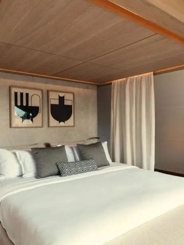 Komfortables Schlafzimmer mit eleganten Dekorationen