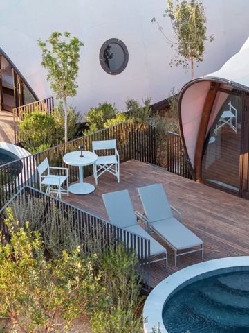 Moderne Villen mit privaten Rundpools und eleganter Terrasse