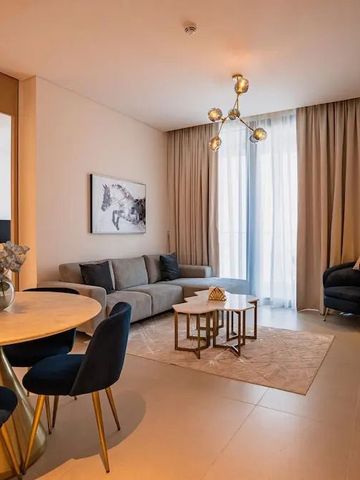 Elegantes Wohnzimmer mit Esstisch und modernen Möbeln