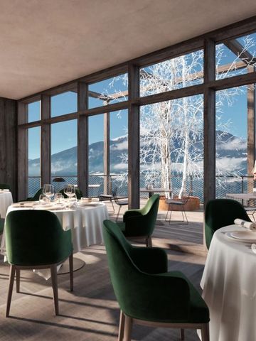 Elegantes Restaurant mit Panoramablick auf verschneite Berge