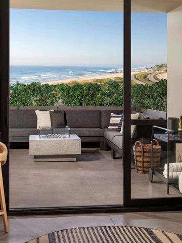 Terrasse mit komfortabler Sitzecke und Meerblick