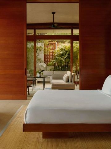 Elegantes Zimmer mit direktem Zugang zur begrünten Terrasse