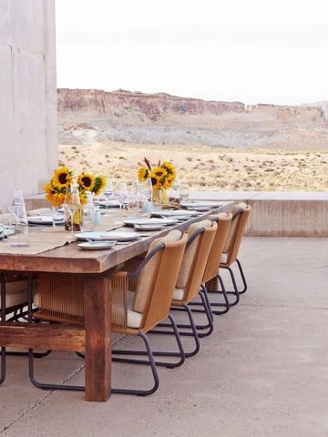 Privates Outdoor-Essbereich mit Aussicht auf die Wüste und Gebirge