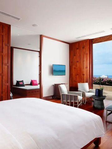 Stilvolles Hotelzimmer mit Meerblick und modernem Interieur