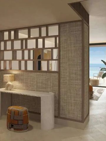 Eingangsbereich einer Suite mit stilvollen Designelementen und Meerblick