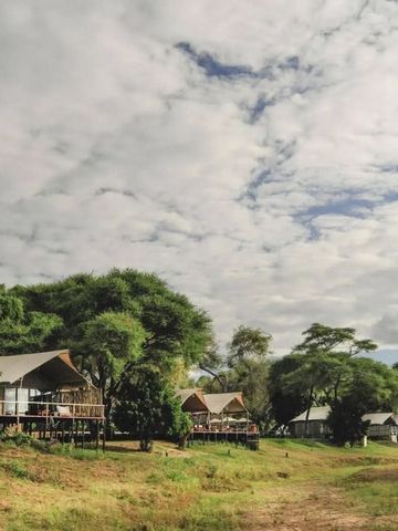 Luxuriöse Zeltunterkünfte eingebettet in die Natur des Anabezi Camps