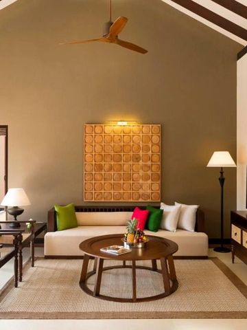 Elegantes Wohnzimmer einer Suite im Anantara Kalutara Resort mit modernen Möbeln
