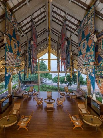 Hochwertig gestaltete Lobby mit künstlerischen Deckenhängen im Anantara Kalutara Resort