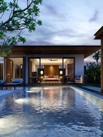 Luxuriöse Villa mit privatem Pool im Abendlicht