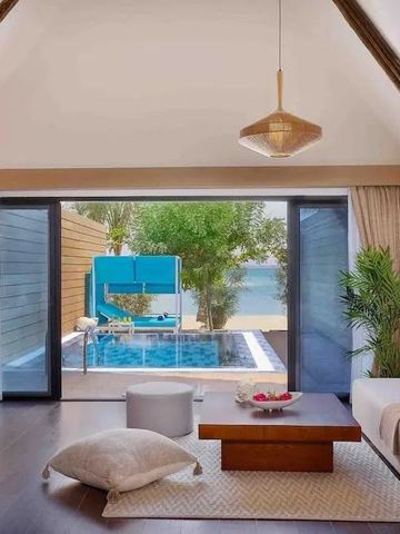 Elegantes Zimmer mit privatem Pool und Gartenblick