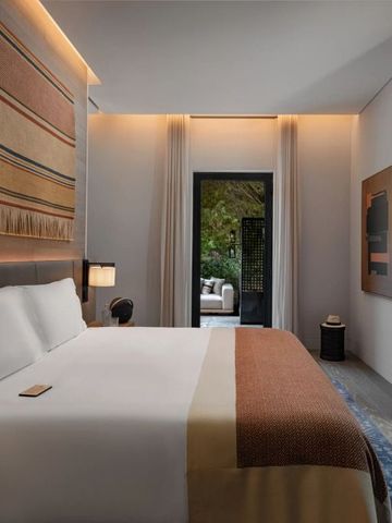 Luxuriöses Zimmer mit stilvollem Design im Six Senses Douro Valley Hotel