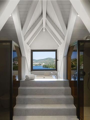 Zimmer unter einer Dachschräge mit atemberaubender Aussicht auf das Douro-Tal