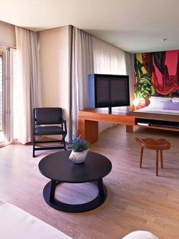 Luxuriöse Suite mit Meerblick und moderner Einrichtung