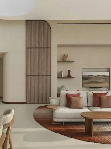 Stilvoll eingerichteter Wohnbereich mit hellen Möbeln