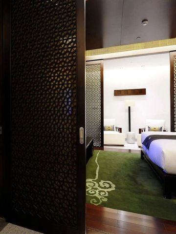 Luxuriöses Schlafzimmer im Banyan Tree Hangzhou mit modernem Dekor