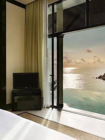 Zimmer im Banyan Tree Samui mit Ausblick auf das Meer und den Infinity Pool