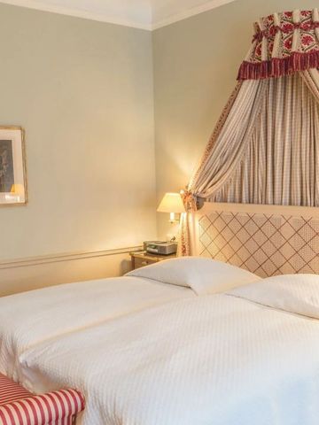 Klassisches Doppelzimmer mit stilvollem Dekor und gemütlichem Ambiente