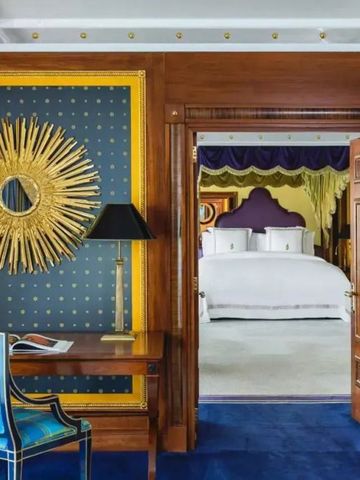 Luxuriöse Suite mit eleganter Einrichtung und kunstvollen Details