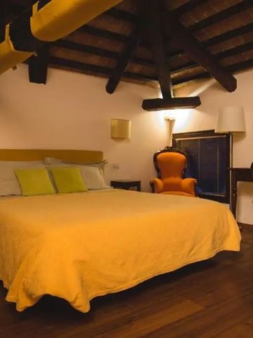 Komfortables Zimmer mit eleganter Dekoration im Ca' Sagredo Hotel