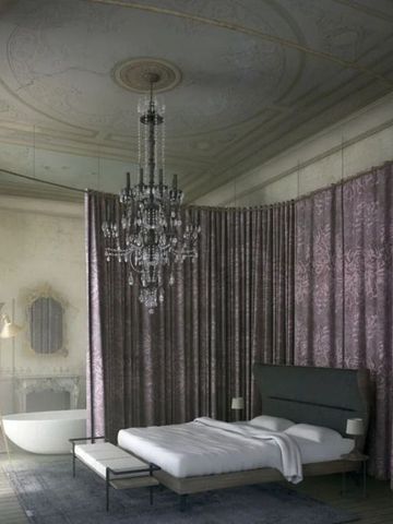 Hochwertiges Zimmer mit Kronleuchter und Badewanne