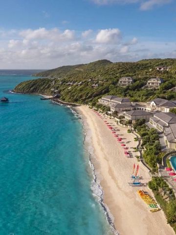 Luftaufnahme des Strandes und Resorts des Mandarin Oriental Canouan