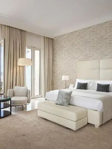 Luxuriöses Hotelzimmer mit Meerblick und moderner Einrichtung