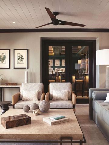 Elegante Lounge mit stilvollem Interieur im Cap Juluca Hotel