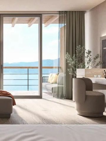 Helles Zimmer mit Balkon und Panoramablick auf den See