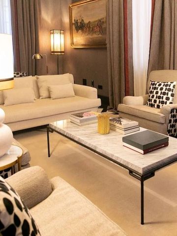 Elegante Lounge mit stilvollen Möbeln und dekorativen Elementen