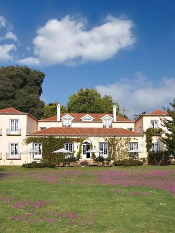 Fassade des Hotels Casa Velha do Palheiro mit gepflegtem Garten