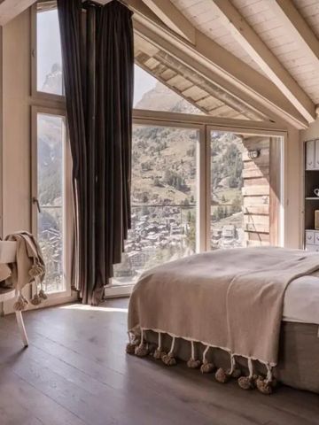 Geräumiges Zimmer mit Panoramablick auf die Berge