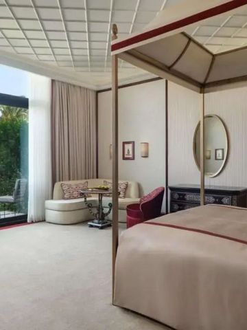 Geräumiges Zimmer mit Gartenblick und modernem Dekor