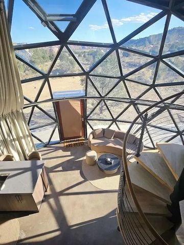Panoramablick aus Kuppel mit Treppe und Sitzbereich