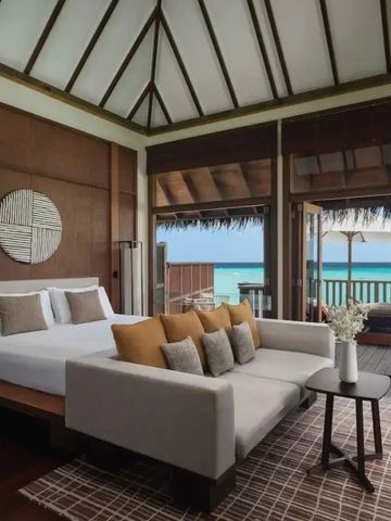 Elegante Villa mit direktem Zugang zum Meer und modernen Möbeln