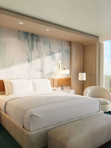 Luxuriöses Schlafzimmer mit großem Fenster und stilvollem Wanddesign