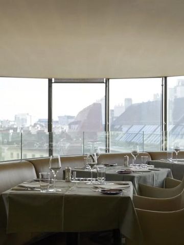 Exklusiver Essbereich mit Panoramablick über Wien