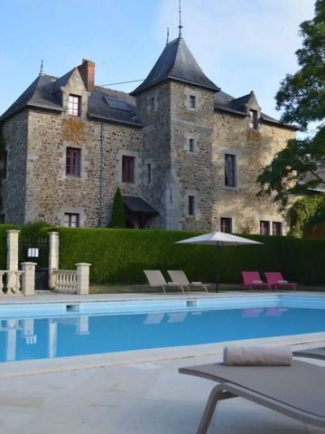 Historische Hotelarchitektur mit modernem Pool