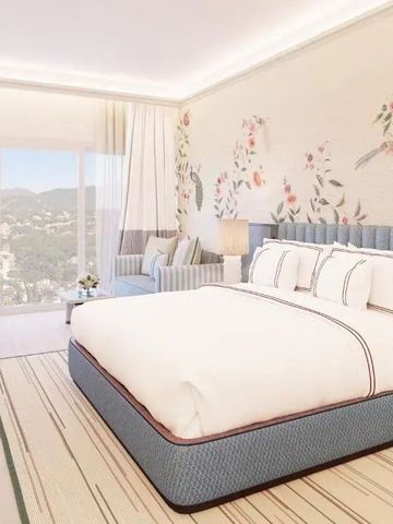 Elegantes Schlafzimmer mit großem Fenster im Hotel Don Carlos Marbella