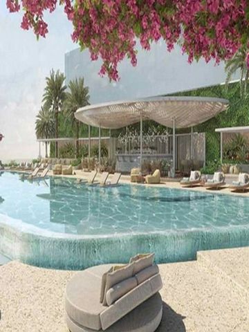 Eleganter Poolbereich mit blühenden Pflanzen und modernen Liegestühlen