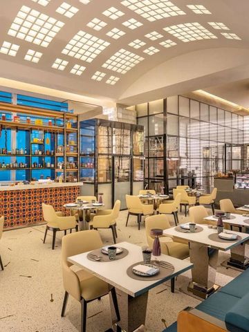 Schicker Restaurantbereich mit moderner Dekoration und angenehmer Atmosphäre